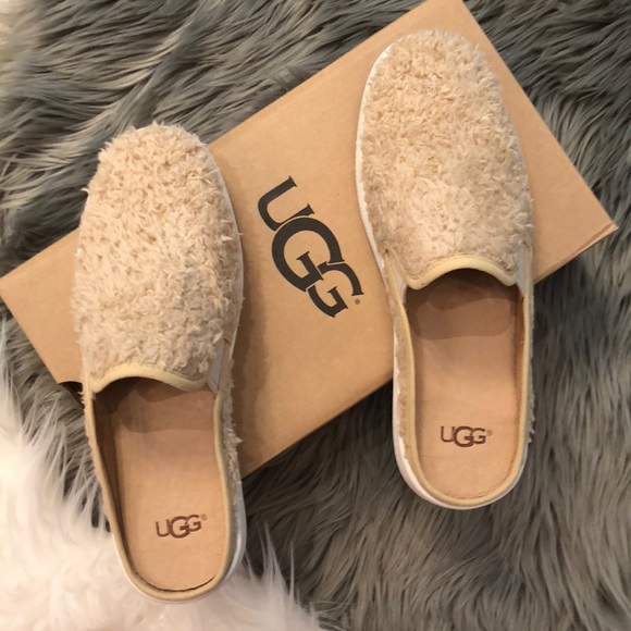 UGG Shoes - Women’s ugg slide/sneaker